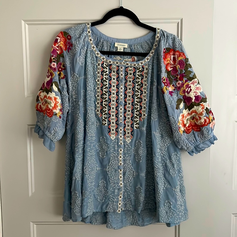 Gorgeous Sundance embroidered blouse M
